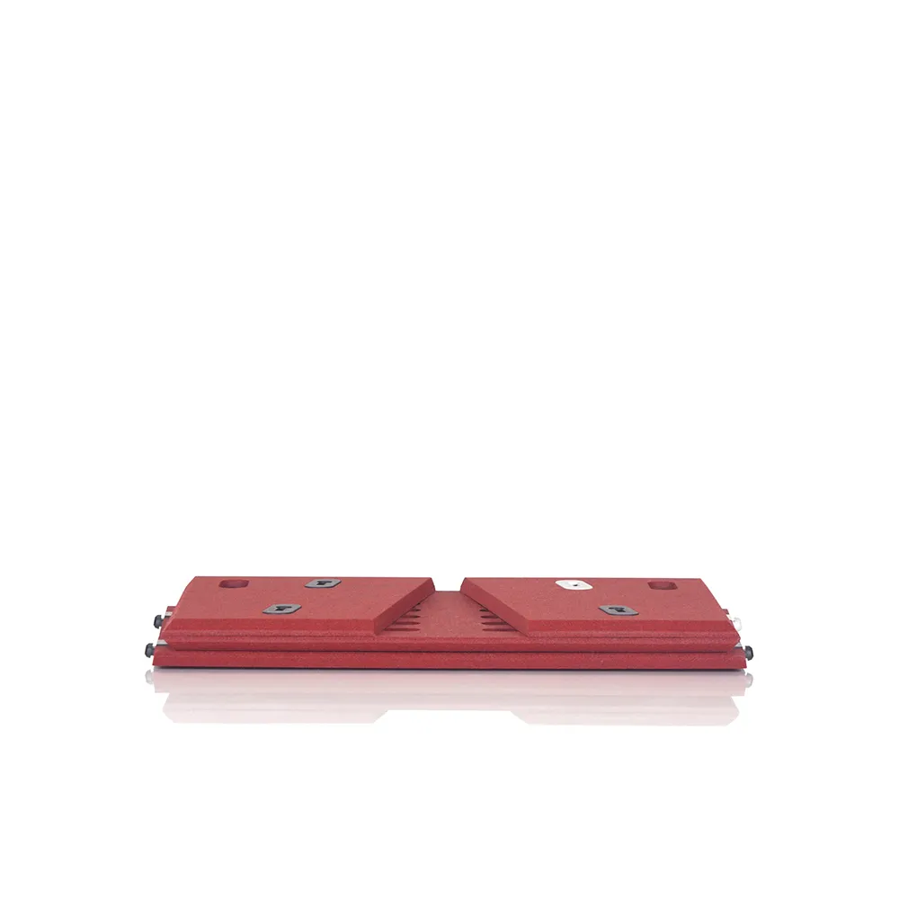 4_foldable_stand_06_cherry_red_studio_004_folded_carre.webp