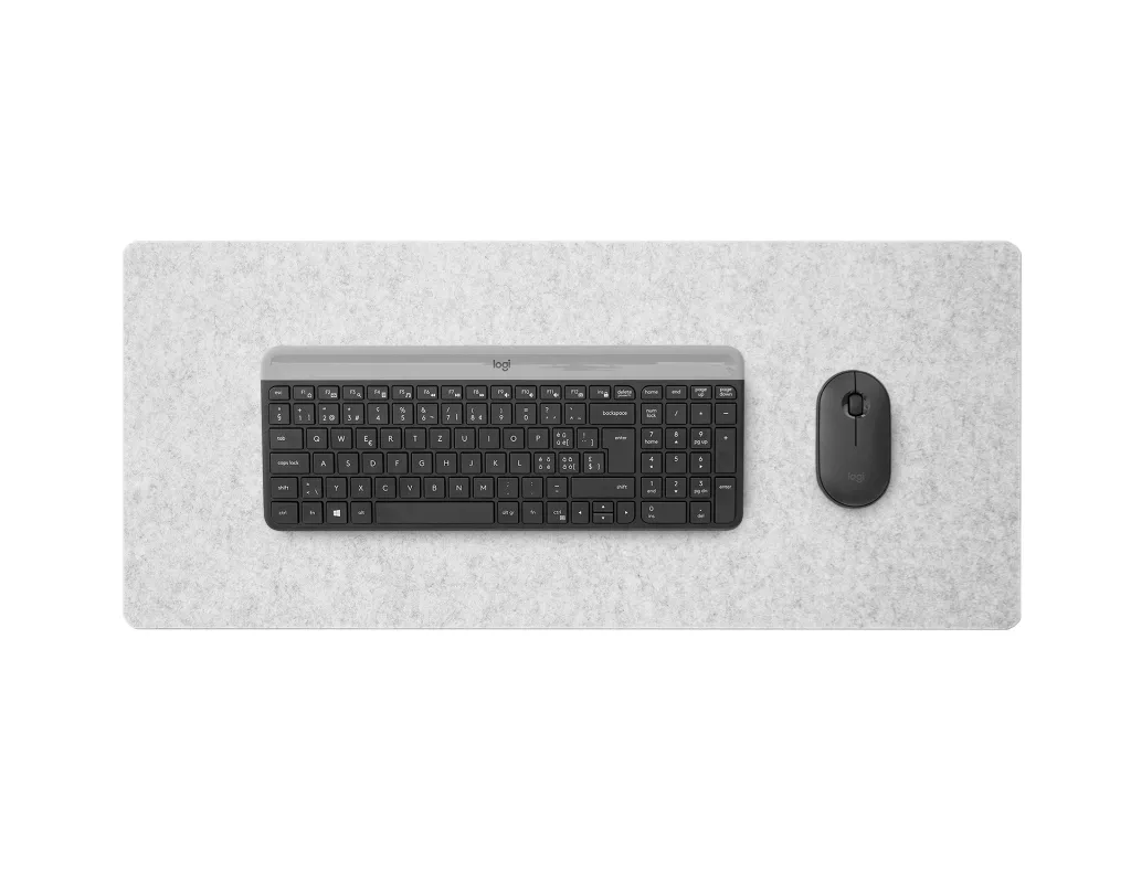 5_desk_mat_1_Merino_2_light-grey_M_2_sans 2.webp