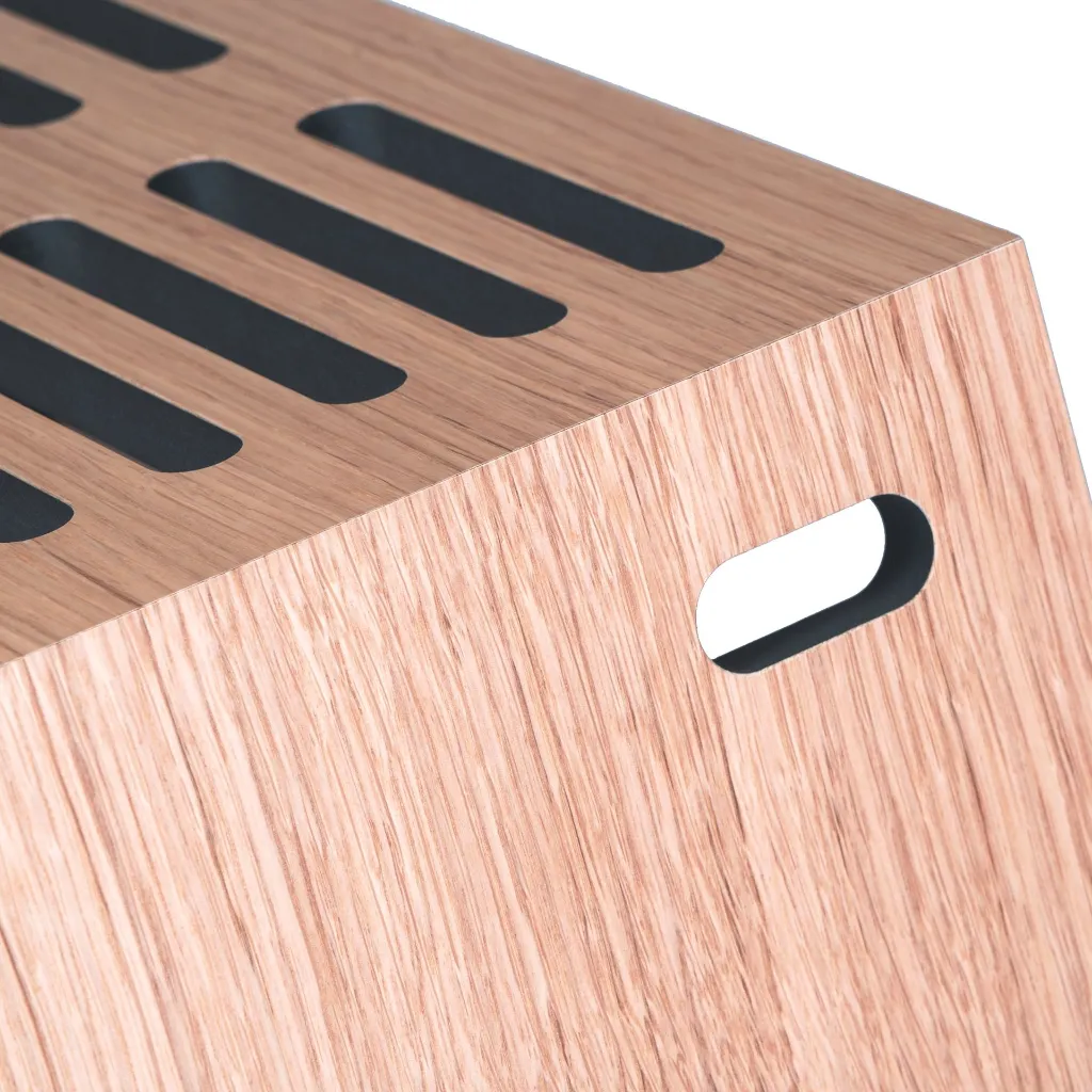 1_Notebook stand_03_oak_studio_04_laptop_open_001_carre2.webp