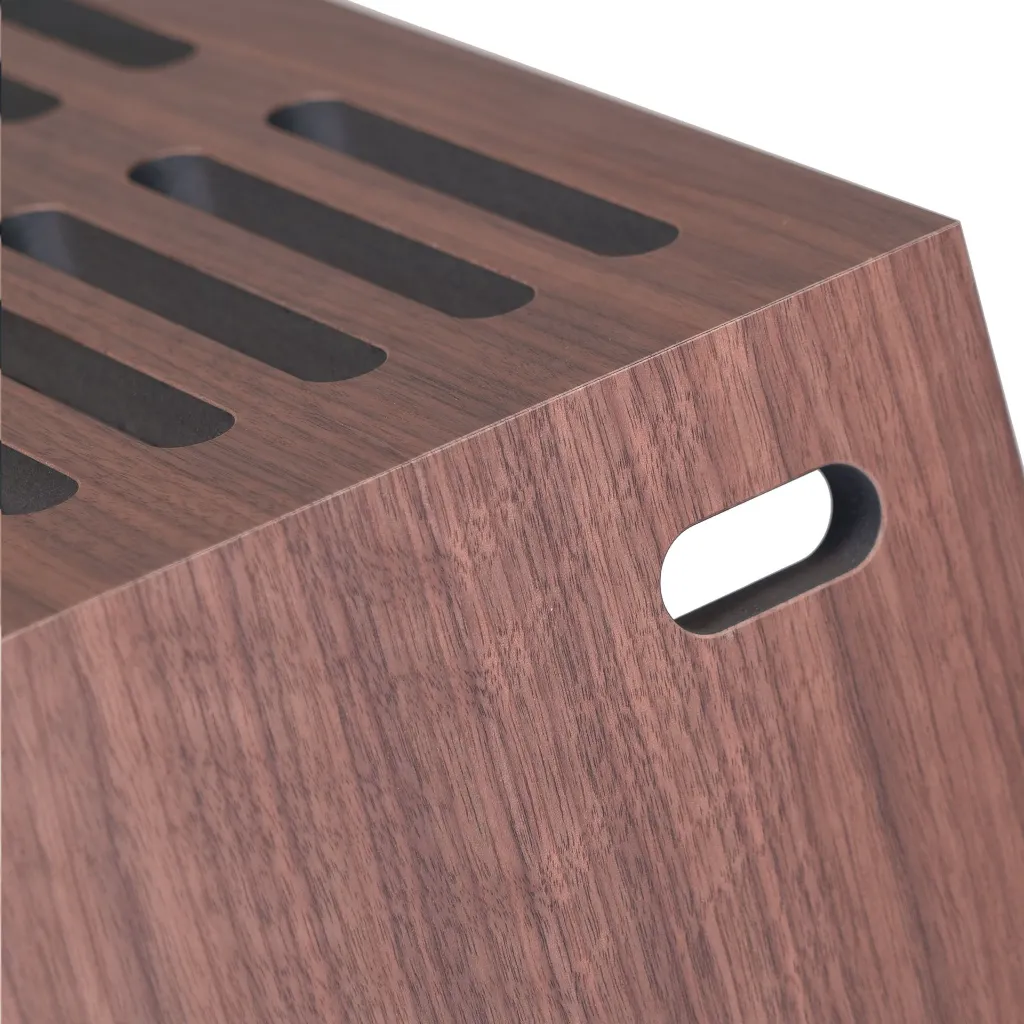 1_Notebook stand_04_walnut_studio_04_laptop_open_001_carre.webp