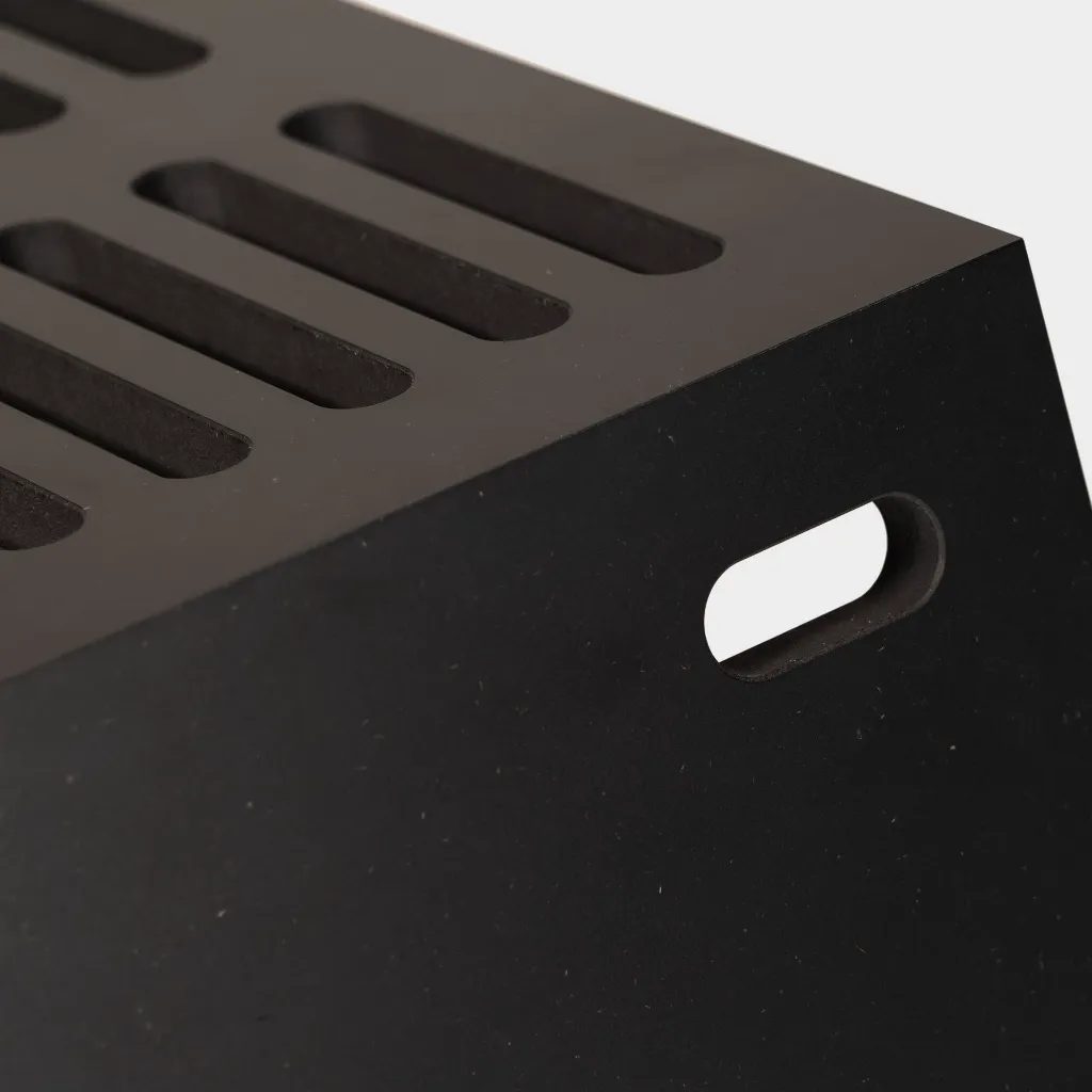 1_Notebook stand_01_black_studio_04_laptop_open_001_carre2.webp